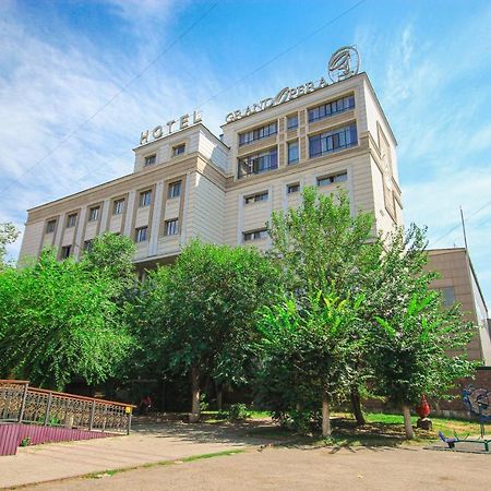 Grand Opera Hotel Almaty Exterior foto