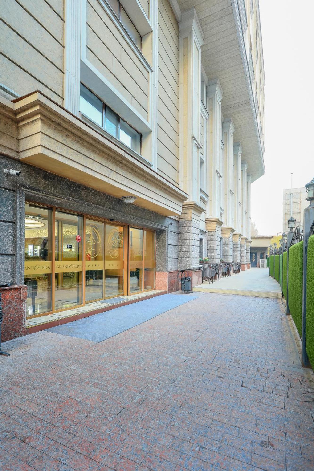 Grand Opera Hotel Almaty Exterior foto