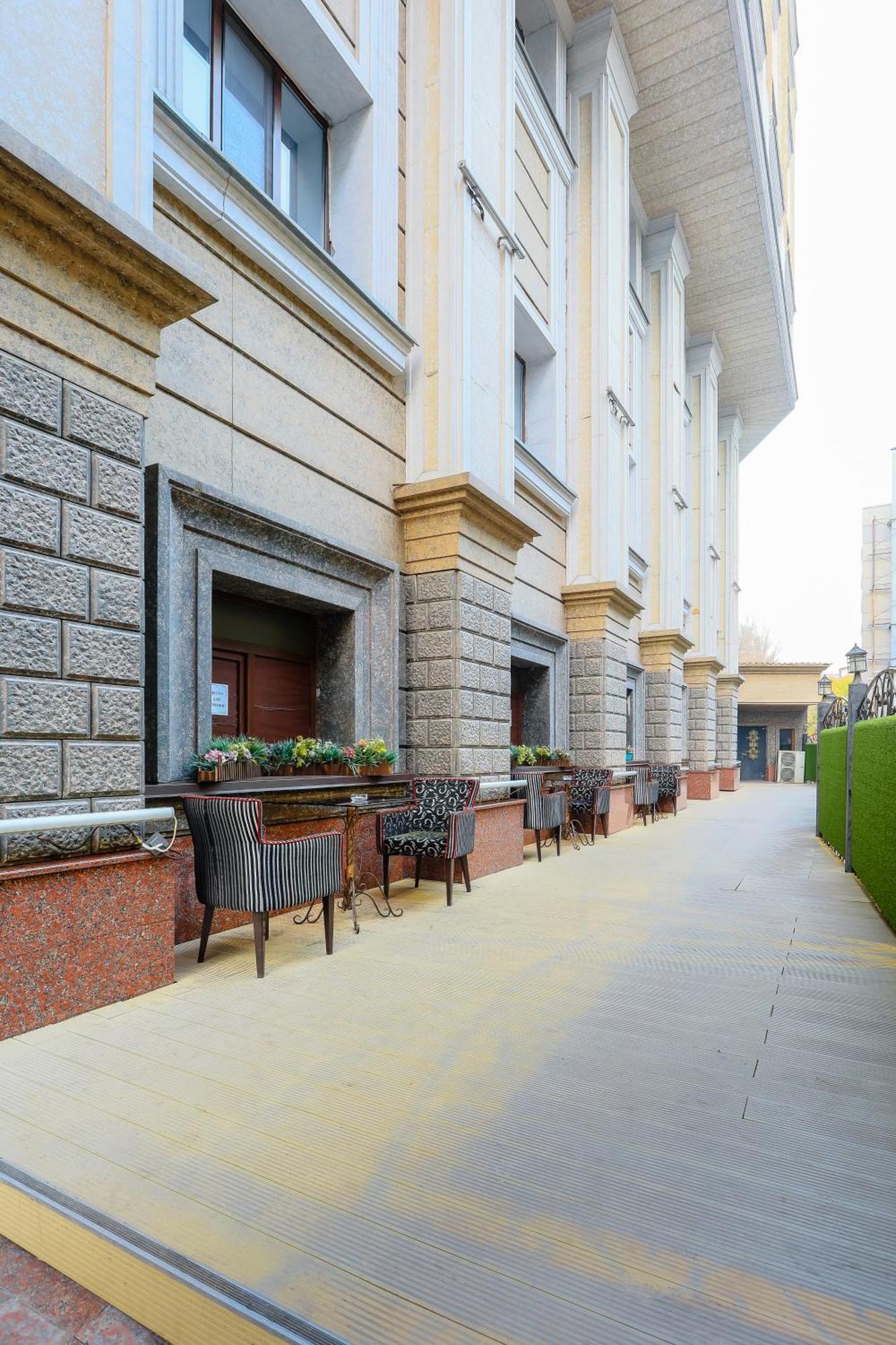 Grand Opera Hotel Almaty Exterior foto